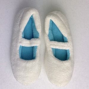 New in bag SpaFinder's for Avon off-white with aqua-color inside slippers size 7